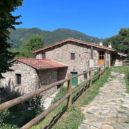 Podere Il Giardino - Casa In Casale Tipico Toscano, Con Parco E Piscina - Lucca